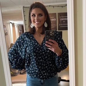 daytrip comfy yet classy flowered top